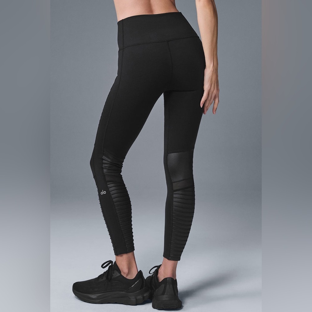 ALO Yoga Women's high rise Black Ribbed Leggings